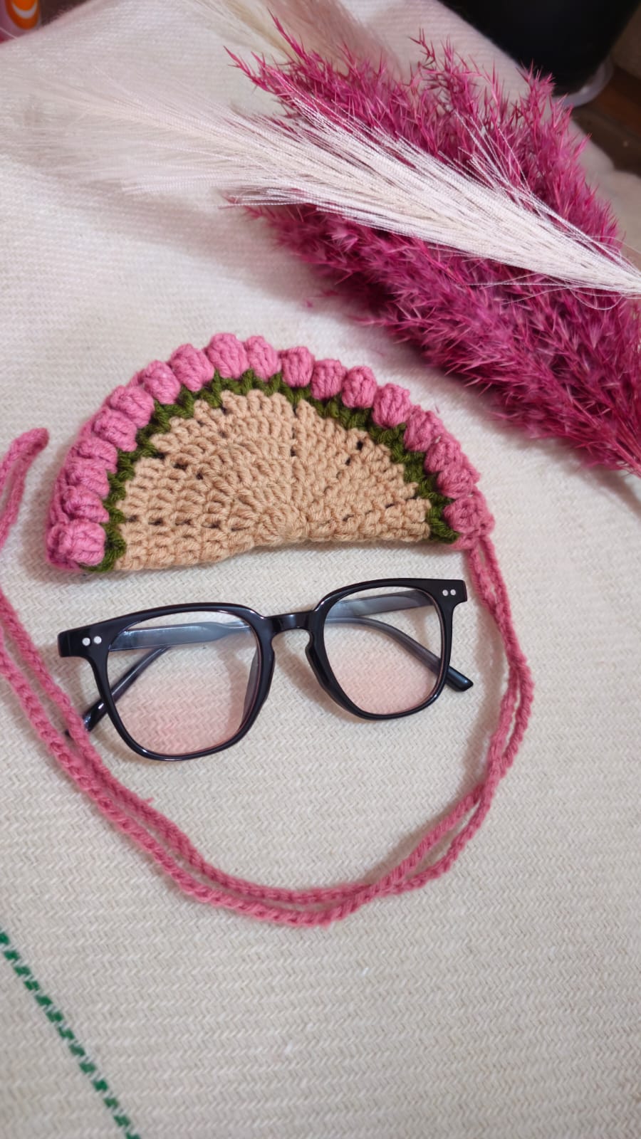 Crochet Semi-Circle Eyeglass Holder /
